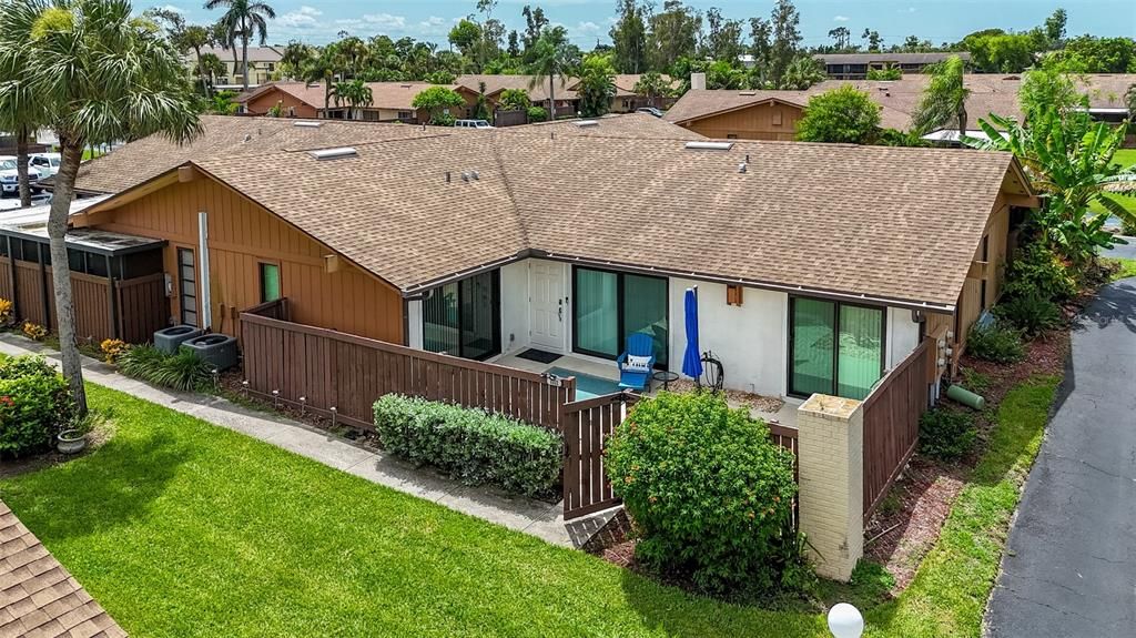 For Sale: $199,000 (2 beds, 2 baths, 1008 Square Feet)