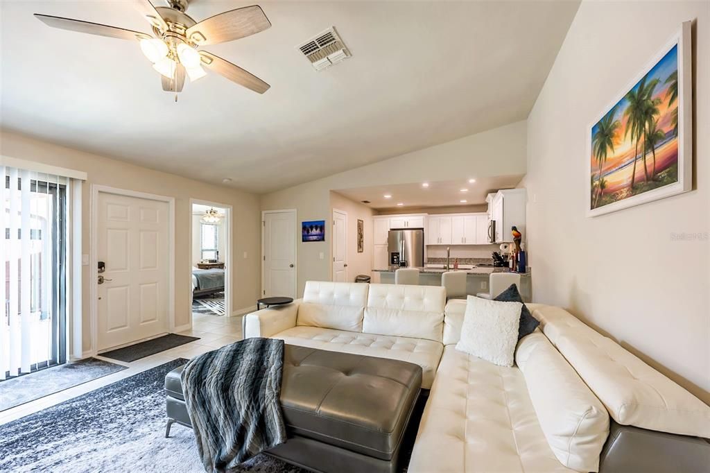 For Sale: $199,000 (2 beds, 2 baths, 1008 Square Feet)