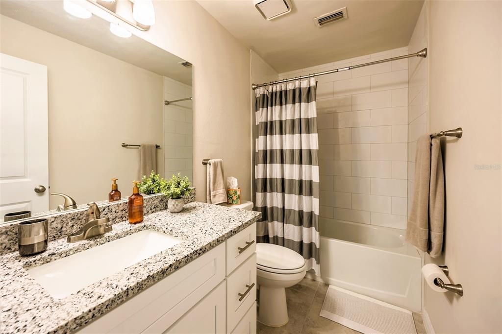 For Sale: $199,000 (2 beds, 2 baths, 1008 Square Feet)