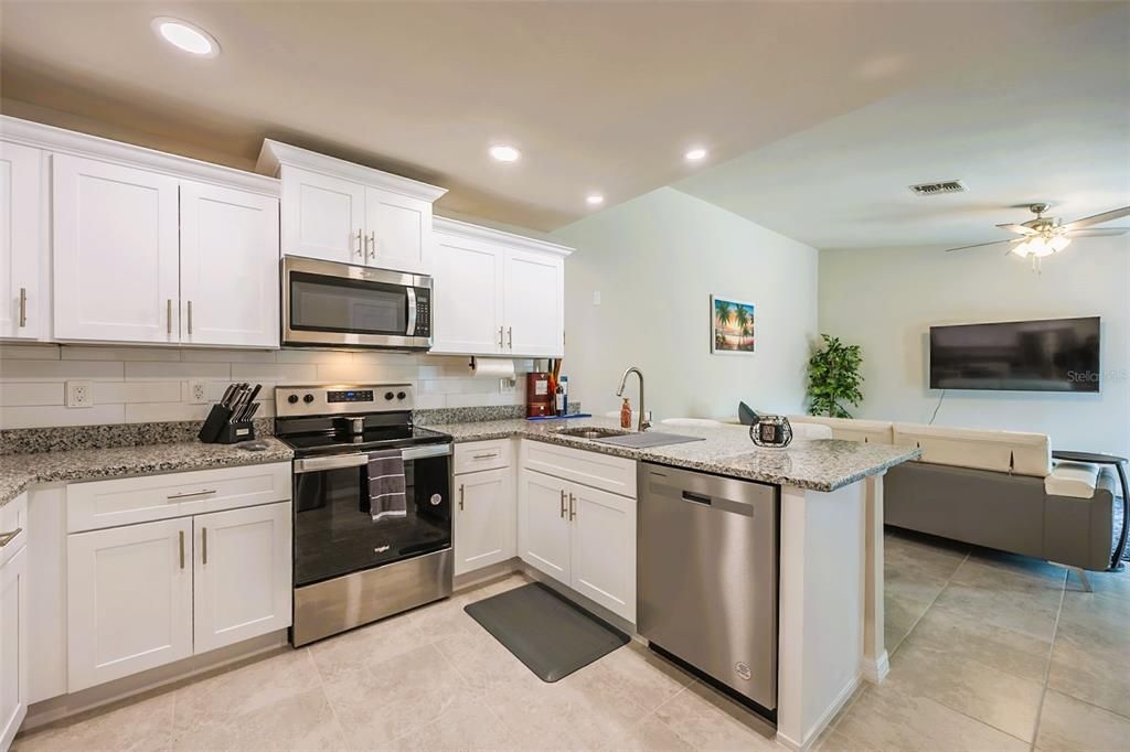 For Sale: $199,000 (2 beds, 2 baths, 1008 Square Feet)