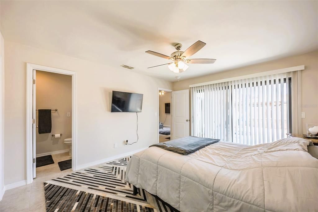 For Sale: $199,000 (2 beds, 2 baths, 1008 Square Feet)