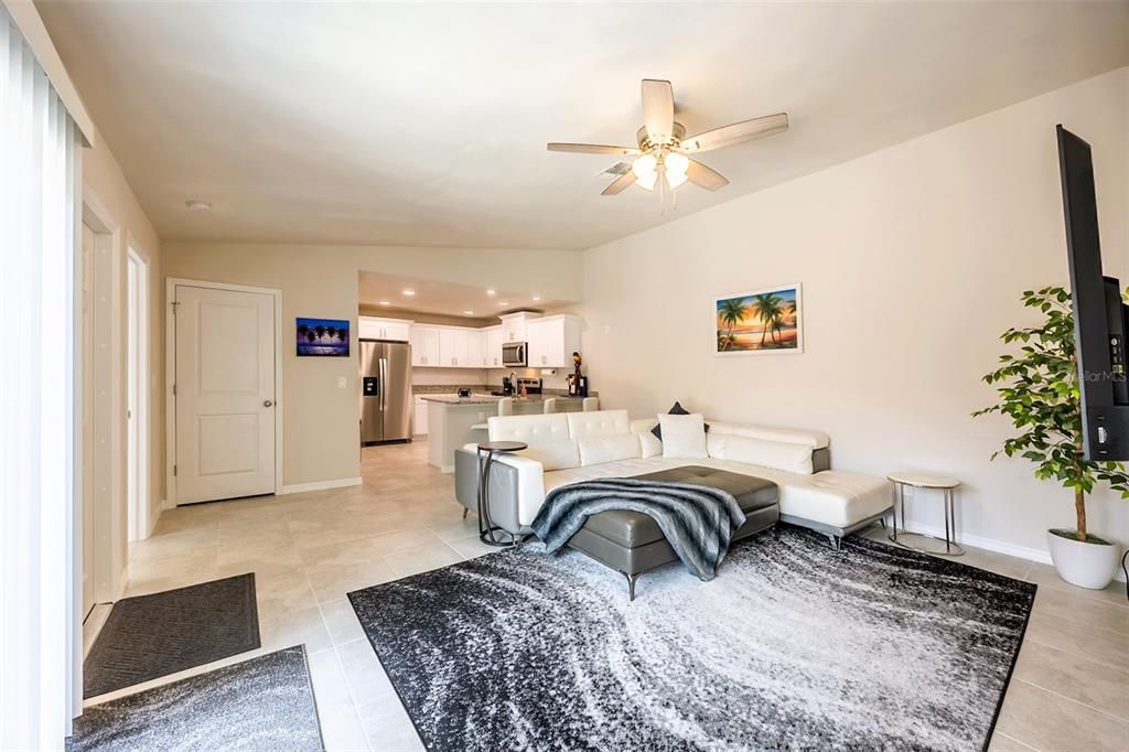 For Sale: $199,000 (2 beds, 2 baths, 1008 Square Feet)