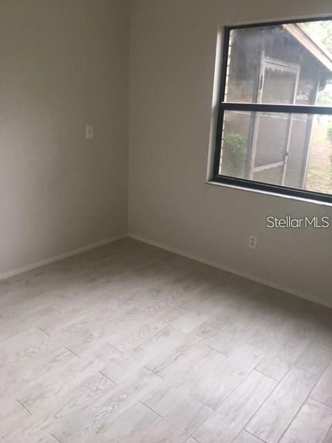 Active With Contract: $190,000 (3 beds, 2 baths, 1020 Square Feet)