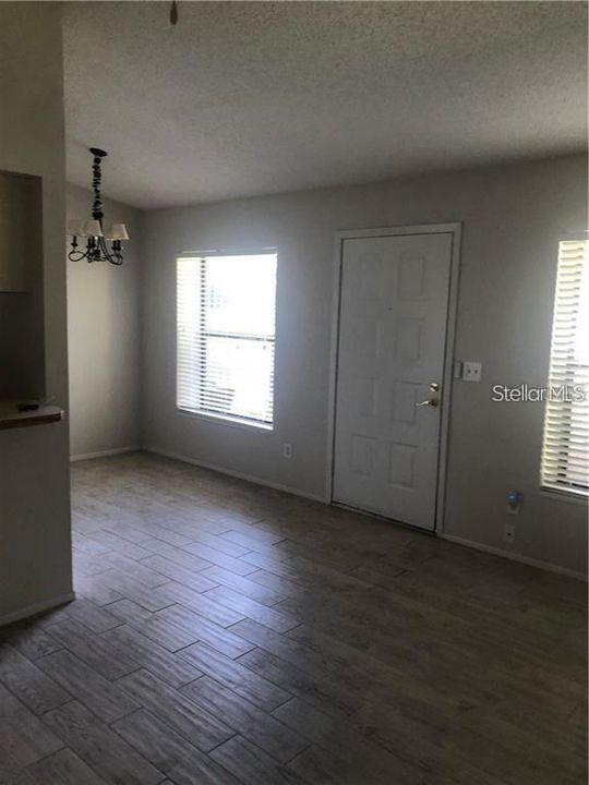 Active With Contract: $190,000 (3 beds, 2 baths, 1020 Square Feet)