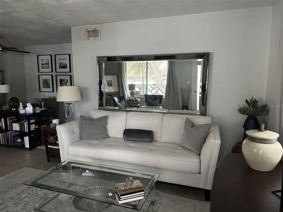 На продажу: $459,000 (2 спален, 1 ванн, 816 Квадратных фут)