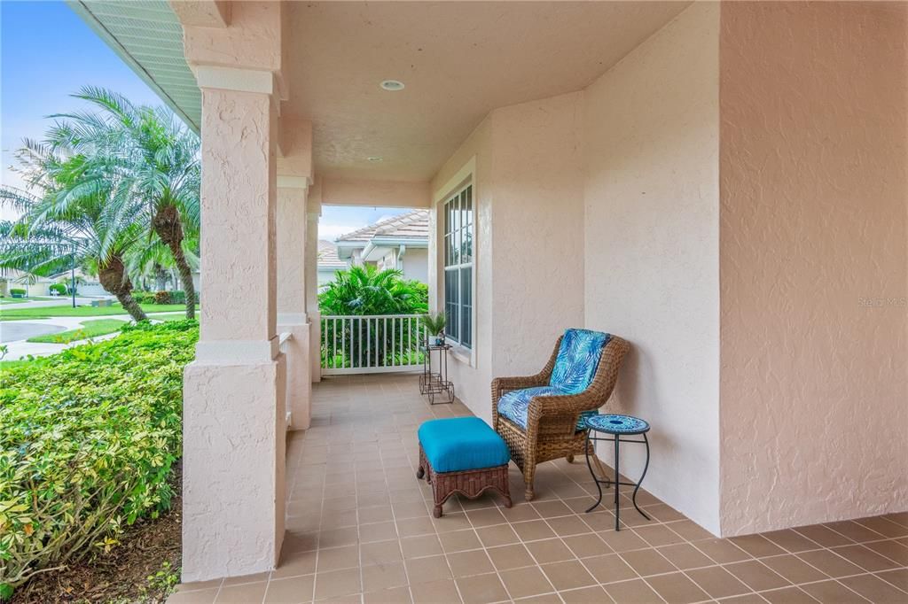 Activo con contrato: $369,900 (3 camas, 2 baños, 1972 Pies cuadrados)