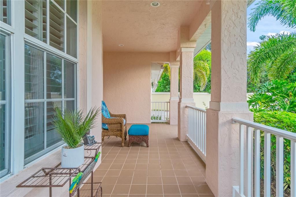 Activo con contrato: $369,900 (3 camas, 2 baños, 1972 Pies cuadrados)