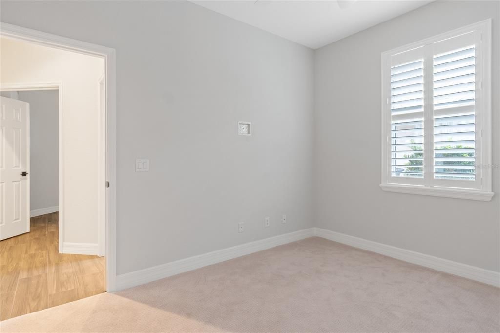 Activo con contrato: $369,900 (3 camas, 2 baños, 1972 Pies cuadrados)