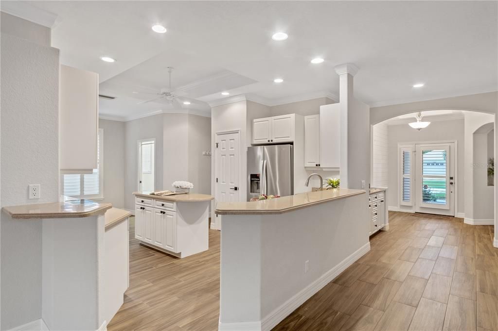 Activo con contrato: $369,900 (3 camas, 2 baños, 1972 Pies cuadrados)