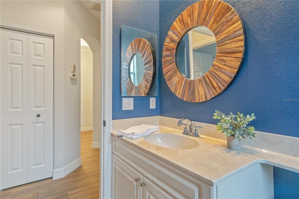 Activo con contrato: $369,900 (3 camas, 2 baños, 1972 Pies cuadrados)