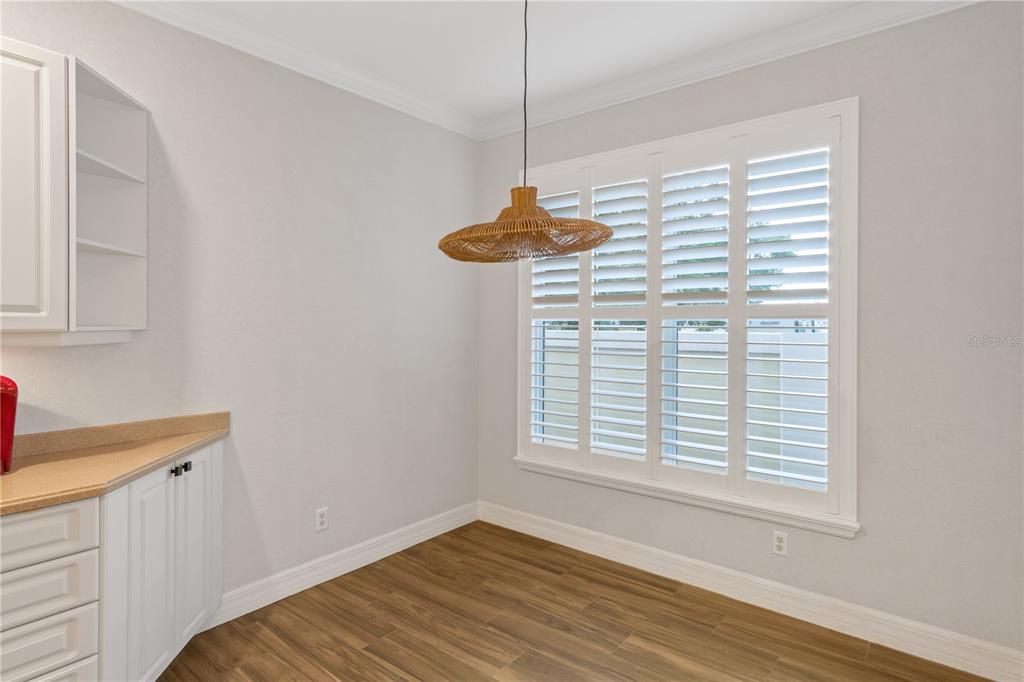 Activo con contrato: $369,900 (3 camas, 2 baños, 1972 Pies cuadrados)