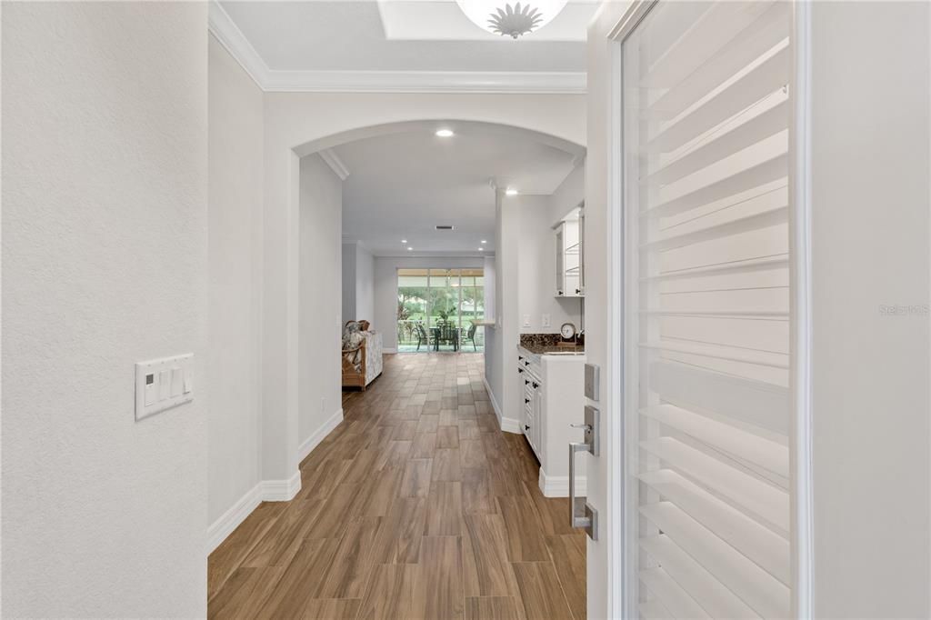 Activo con contrato: $369,900 (3 camas, 2 baños, 1972 Pies cuadrados)