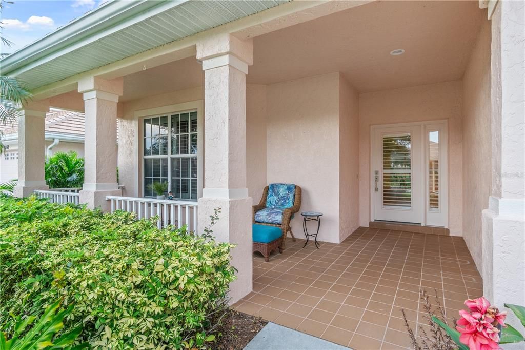 Activo con contrato: $369,900 (3 camas, 2 baños, 1972 Pies cuadrados)