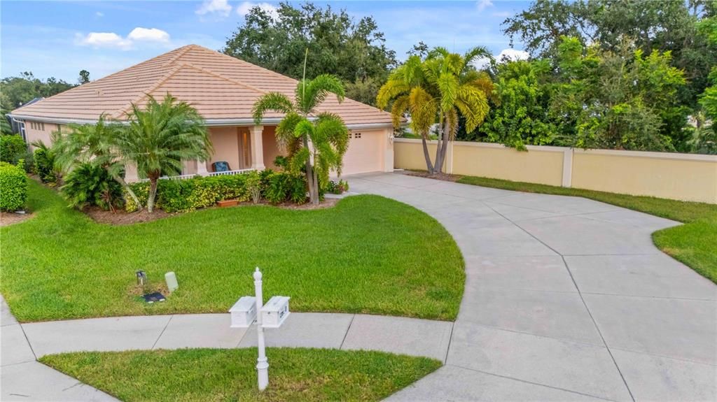 Activo con contrato: $369,900 (3 camas, 2 baños, 1972 Pies cuadrados)