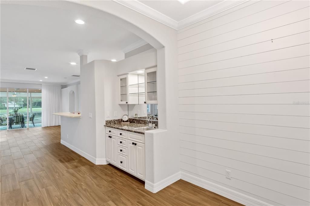 Activo con contrato: $369,900 (3 camas, 2 baños, 1972 Pies cuadrados)