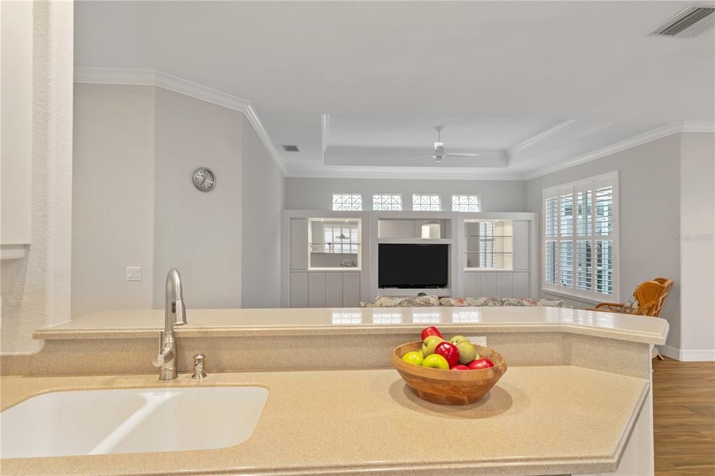 Activo con contrato: $369,900 (3 camas, 2 baños, 1972 Pies cuadrados)