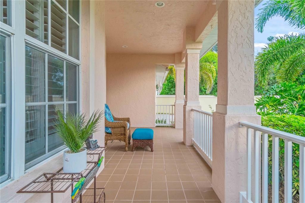 Activo con contrato: $369,900 (3 camas, 2 baños, 1972 Pies cuadrados)