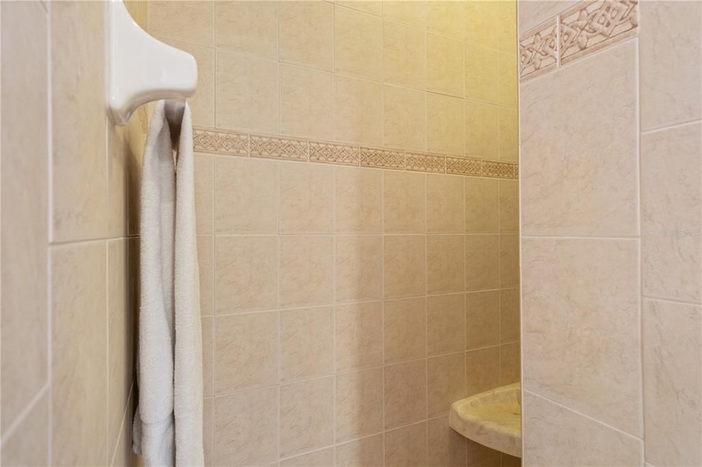 Activo con contrato: $369,900 (3 camas, 2 baños, 1972 Pies cuadrados)