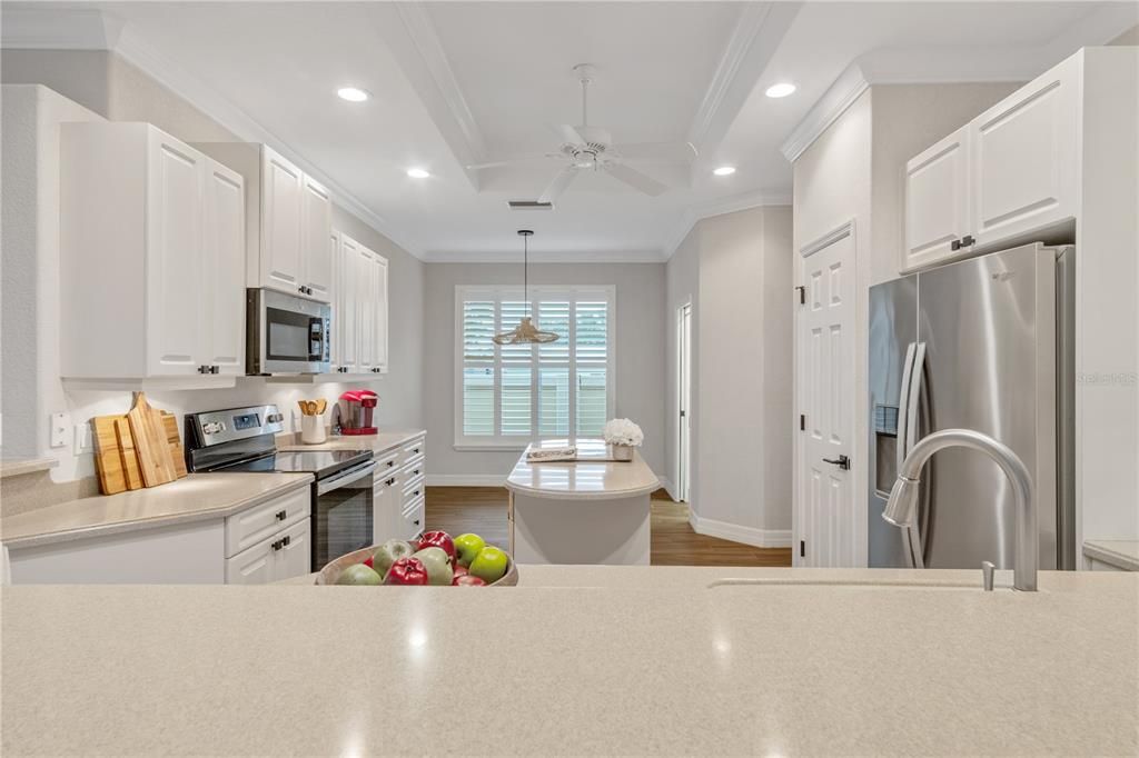 Activo con contrato: $369,900 (3 camas, 2 baños, 1972 Pies cuadrados)