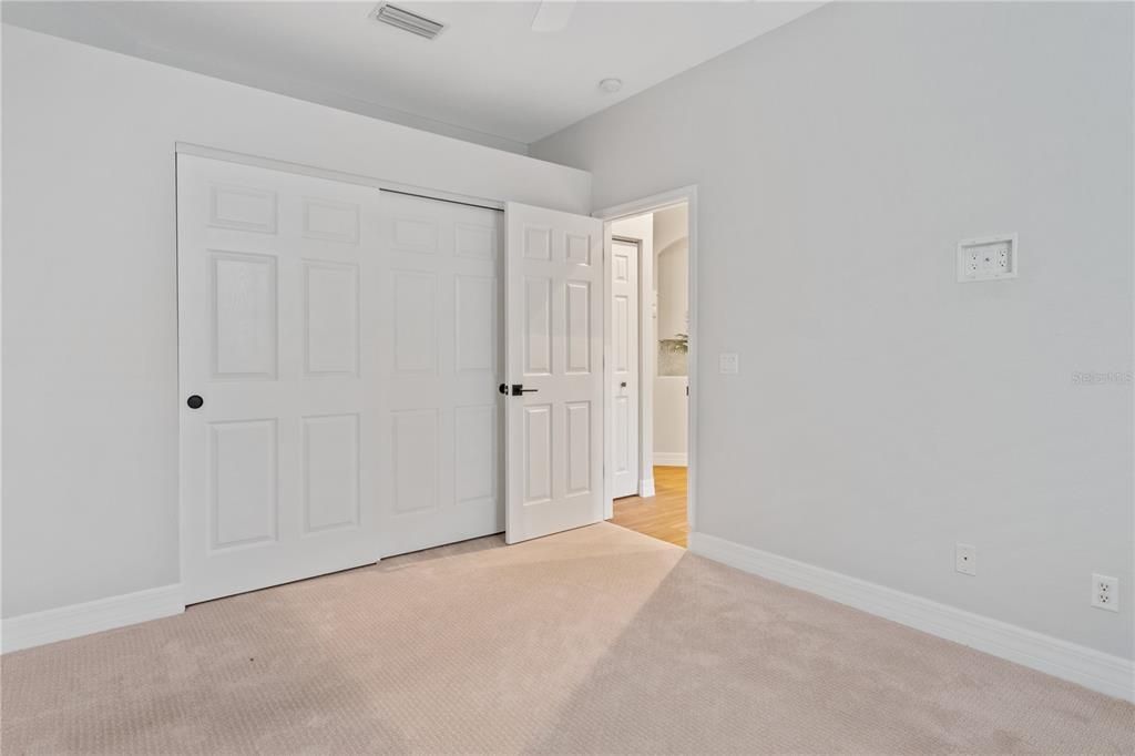 Activo con contrato: $369,900 (3 camas, 2 baños, 1972 Pies cuadrados)