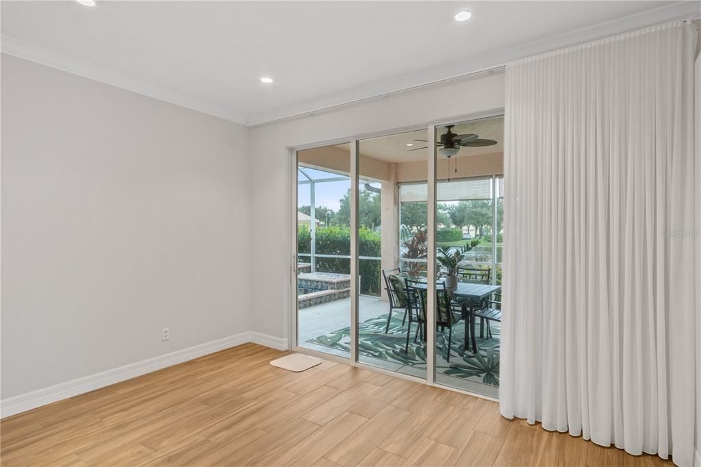 Activo con contrato: $369,900 (3 camas, 2 baños, 1972 Pies cuadrados)