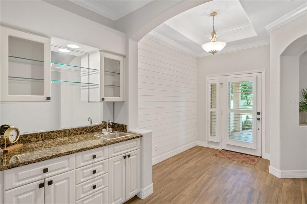 Activo con contrato: $369,900 (3 camas, 2 baños, 1972 Pies cuadrados)