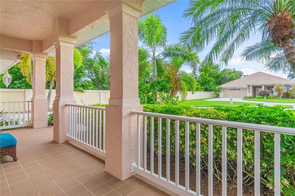 Activo con contrato: $369,900 (3 camas, 2 baños, 1972 Pies cuadrados)