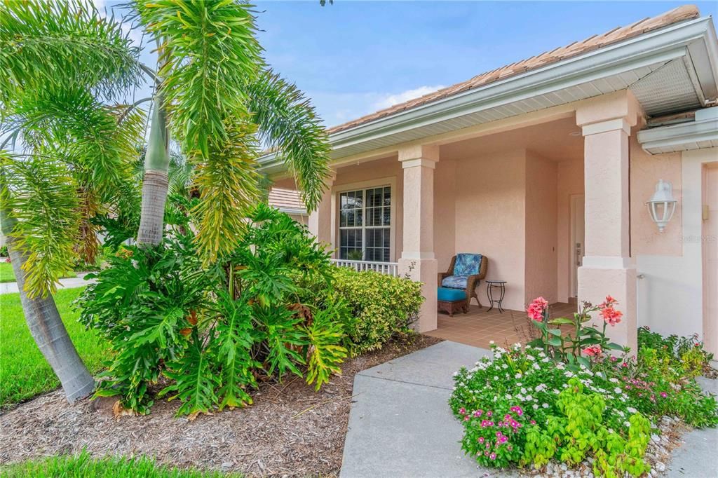 Activo con contrato: $369,900 (3 camas, 2 baños, 1972 Pies cuadrados)