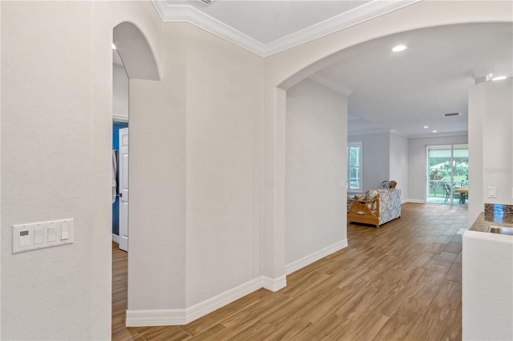 Activo con contrato: $369,900 (3 camas, 2 baños, 1972 Pies cuadrados)