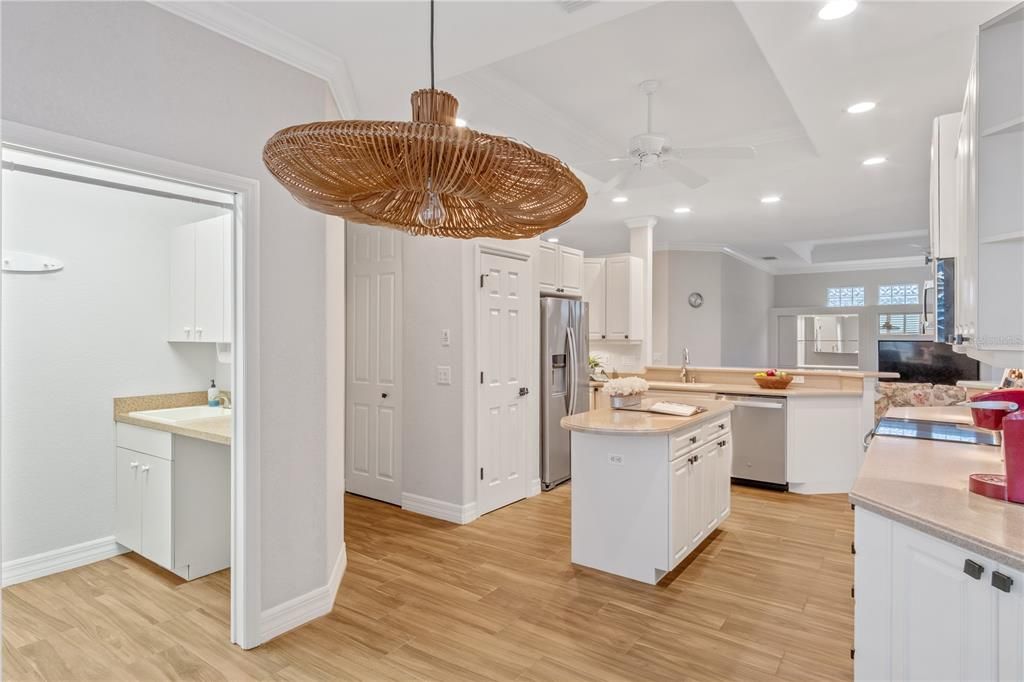 Activo con contrato: $369,900 (3 camas, 2 baños, 1972 Pies cuadrados)