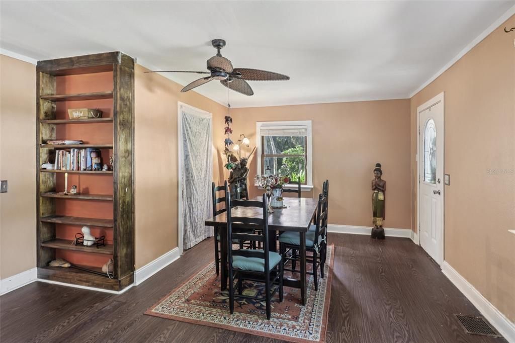 待售: $797,777 (4 贝兹, 2 浴室, 2725 平方英尺)