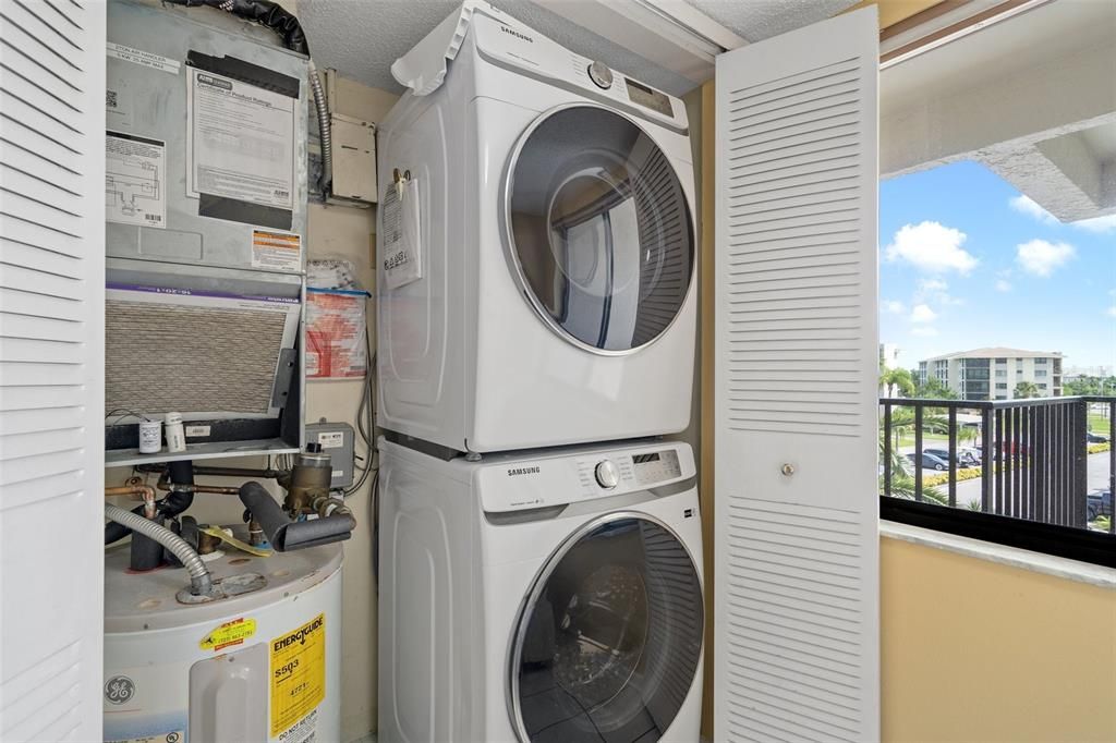 На продажу: $174,000 (2 спален, 2 ванн, 1025 Квадратных фут)