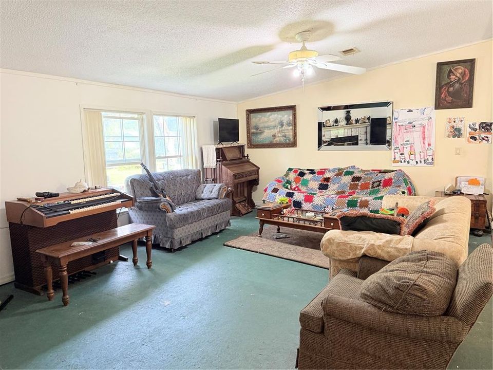 待售: $435,000 (6 贝兹, 3 浴室, 4007 平方英尺)