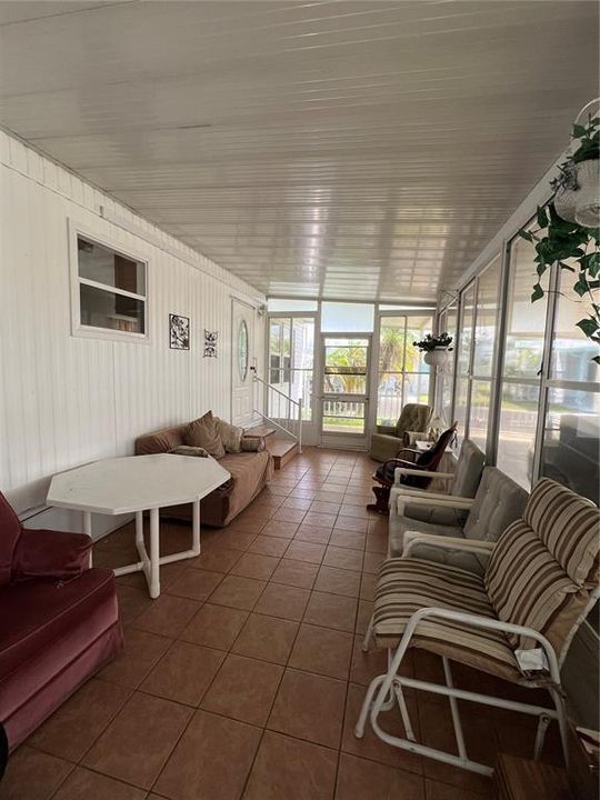 For Sale: $109,900 (2 beds, 2 baths, 672 Square Feet)