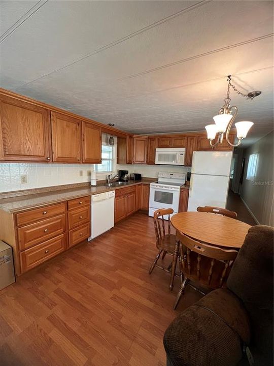 For Sale: $109,900 (2 beds, 2 baths, 672 Square Feet)