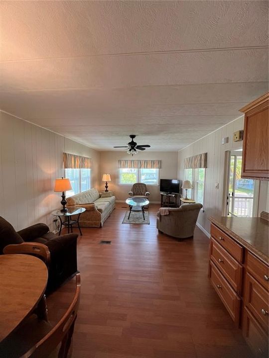 For Sale: $109,900 (2 beds, 2 baths, 672 Square Feet)