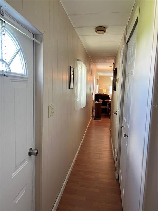 For Sale: $109,900 (2 beds, 2 baths, 672 Square Feet)