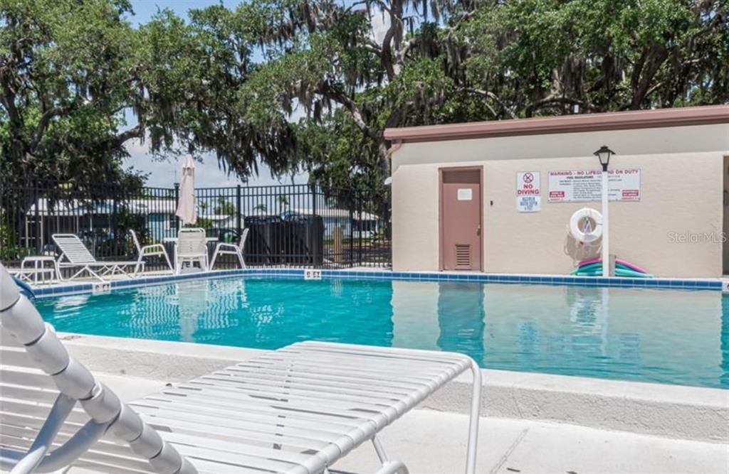 For Sale: $109,900 (2 beds, 2 baths, 672 Square Feet)