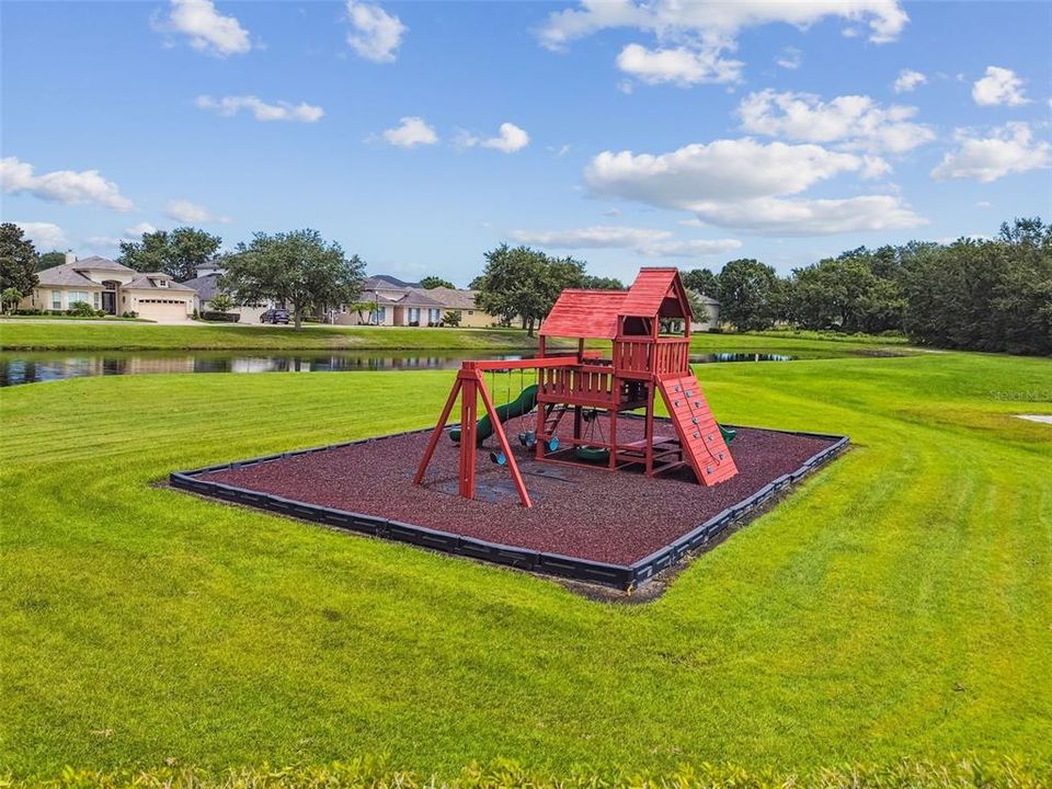 Active With Contract: $515,000 (4 beds, 3 baths, 2785 Square Feet)