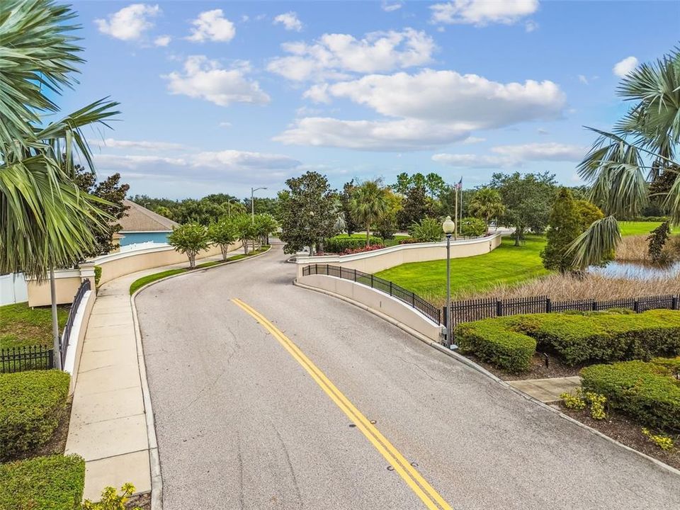 Active With Contract: $515,000 (4 beds, 3 baths, 2785 Square Feet)