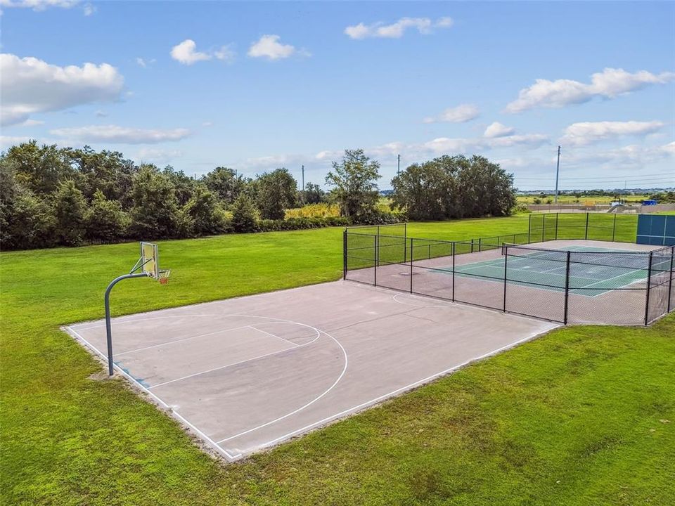 Active With Contract: $515,000 (4 beds, 3 baths, 2785 Square Feet)