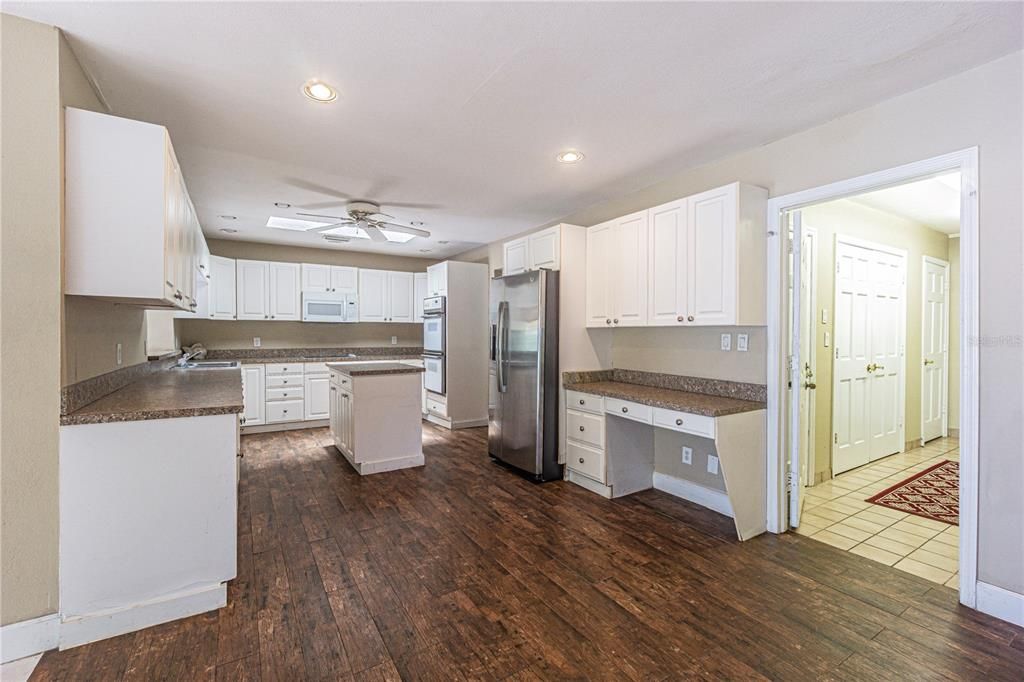 For Sale: $1,795,000 (5 beds, 3 baths, 4142 Square Feet)