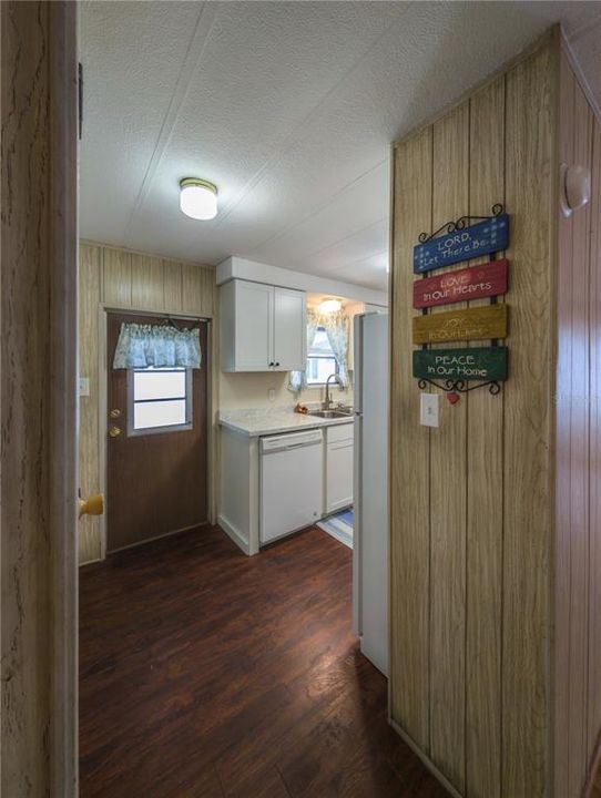 Active With Contract: $127,000 (2 beds, 2 baths, 1089 Square Feet)