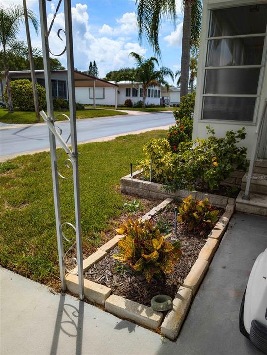 Active With Contract: $127,000 (2 beds, 2 baths, 1089 Square Feet)