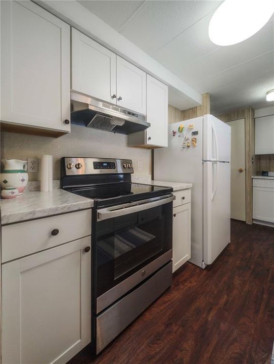 Active With Contract: $127,000 (2 beds, 2 baths, 1089 Square Feet)