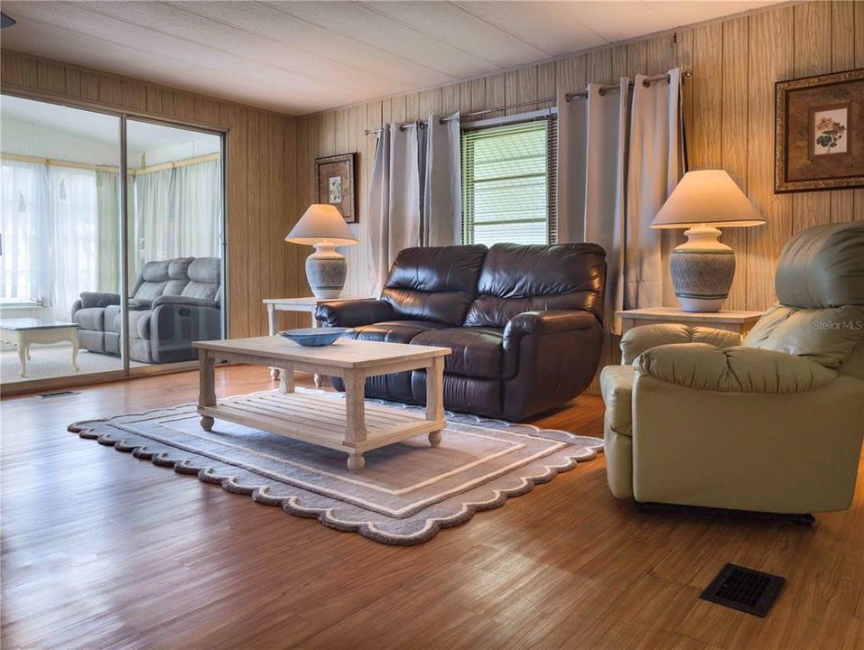 Active With Contract: $127,000 (2 beds, 2 baths, 1089 Square Feet)