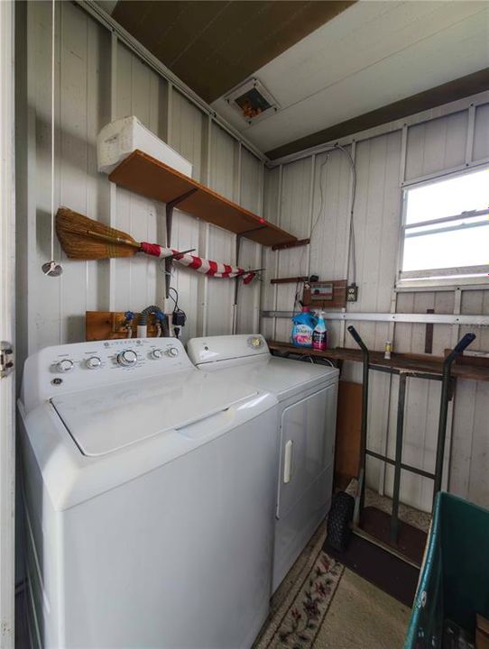 Active With Contract: $127,000 (2 beds, 2 baths, 1089 Square Feet)