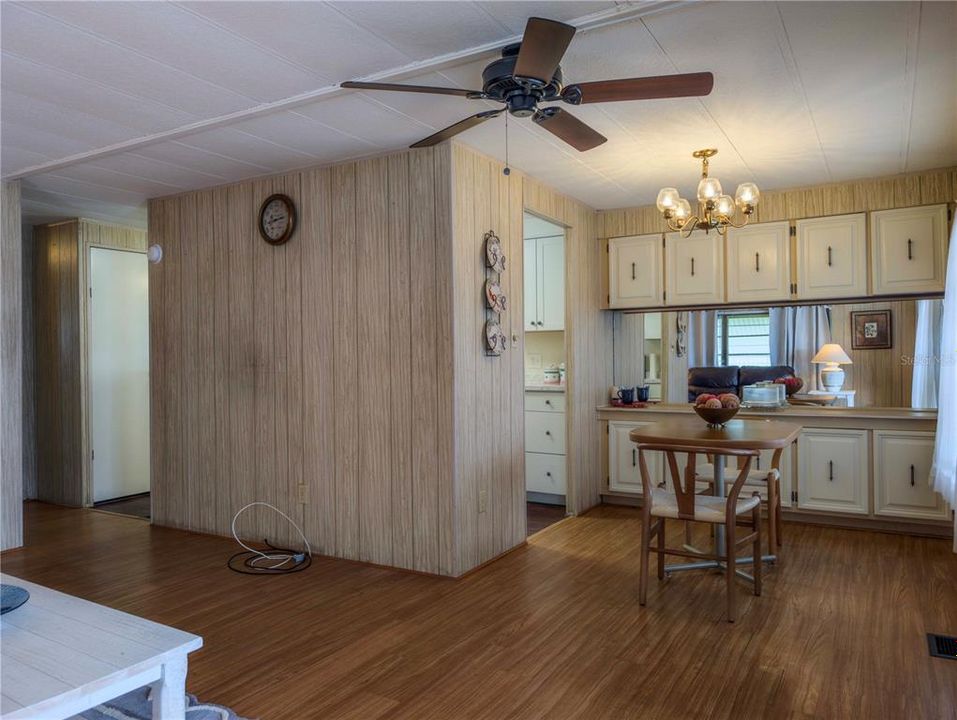 Active With Contract: $127,000 (2 beds, 2 baths, 1089 Square Feet)