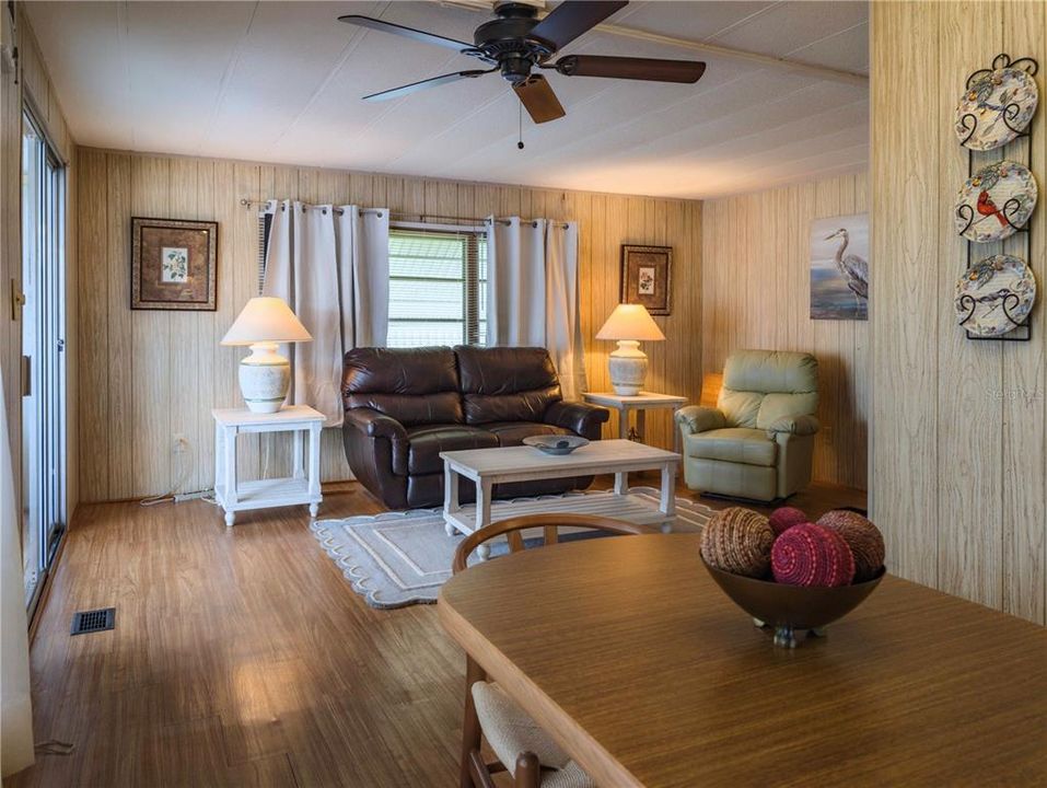 Active With Contract: $127,000 (2 beds, 2 baths, 1089 Square Feet)