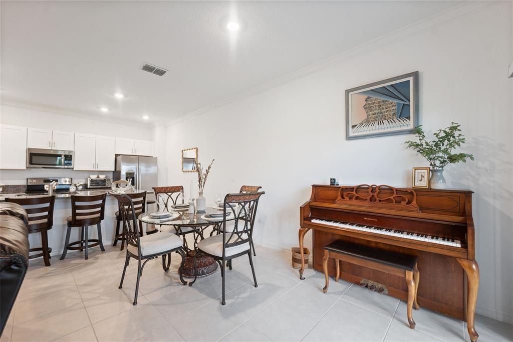 For Sale: $310,000 (3 beds, 2 baths, 1601 Square Feet)